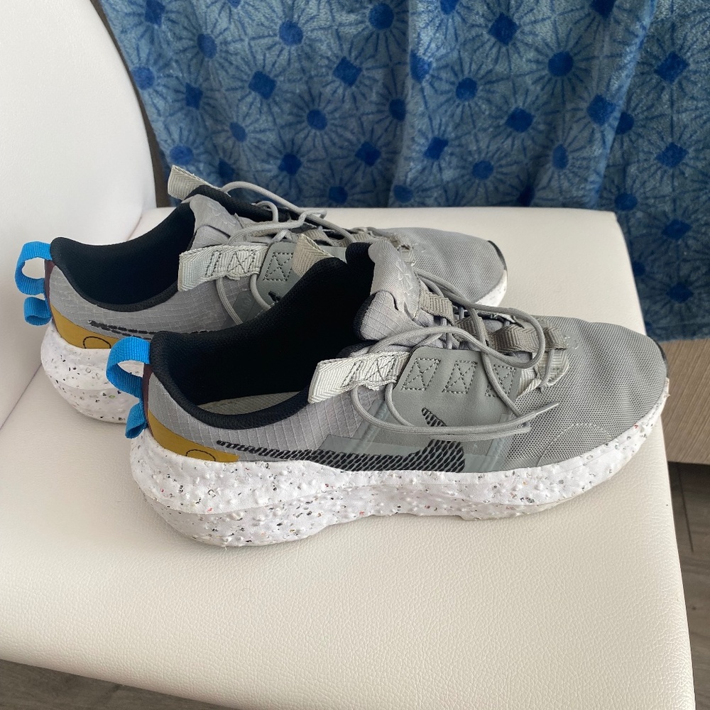 Mens Gray Nike Shoes size 10